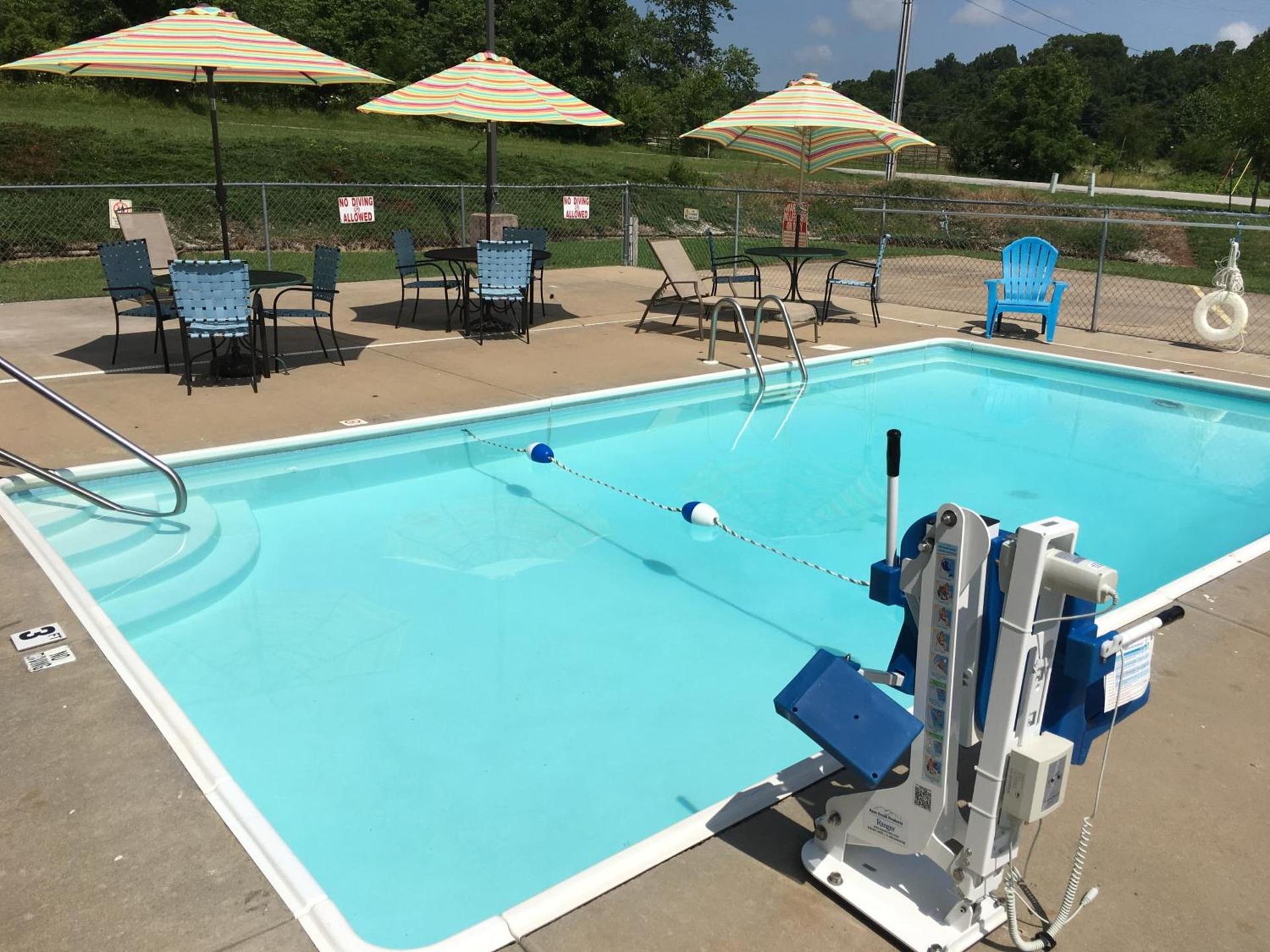 Cassville Four Seasons Inn & Suites photo 3