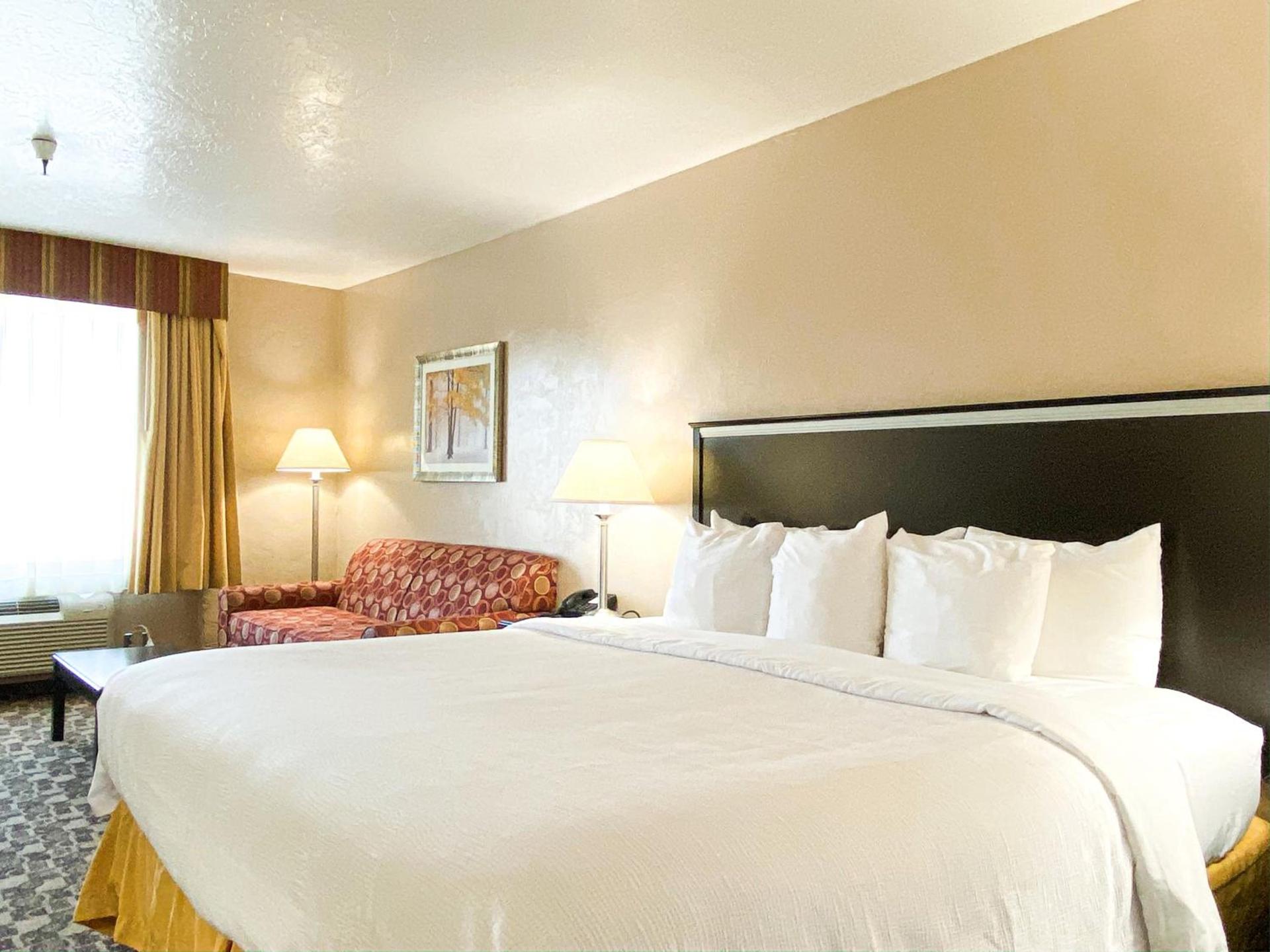 Quality Inn Vernal near Dinosaur National Monument photo 7