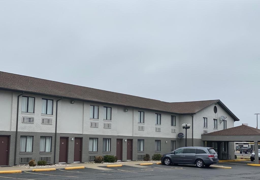 Americas Best Value Inn West Frankfort photo 28