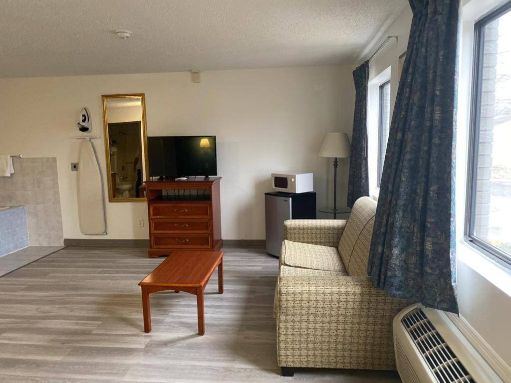 Americas Best Value Inn West Frankfort photo 5