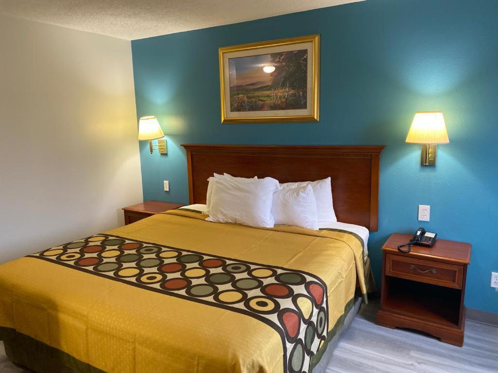 Americas Best Value Inn West Frankfort photo 20