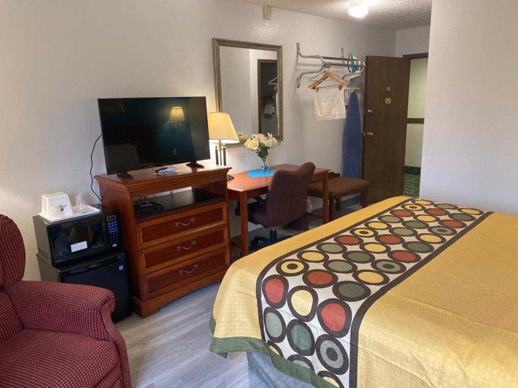 Americas Best Value Inn West Frankfort photo 21