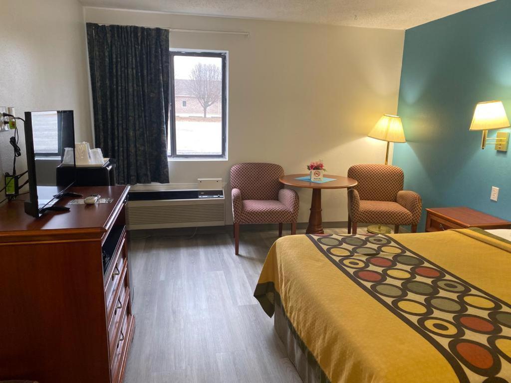 Americas Best Value Inn West Frankfort photo 22