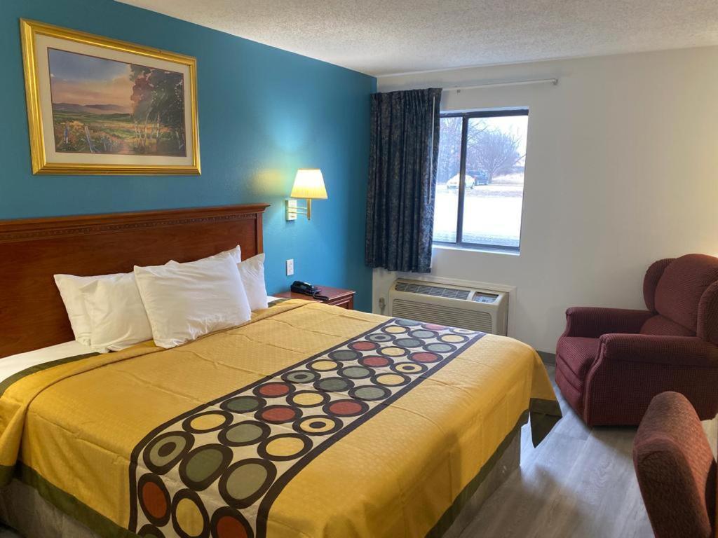 Americas Best Value Inn West Frankfort photo 24