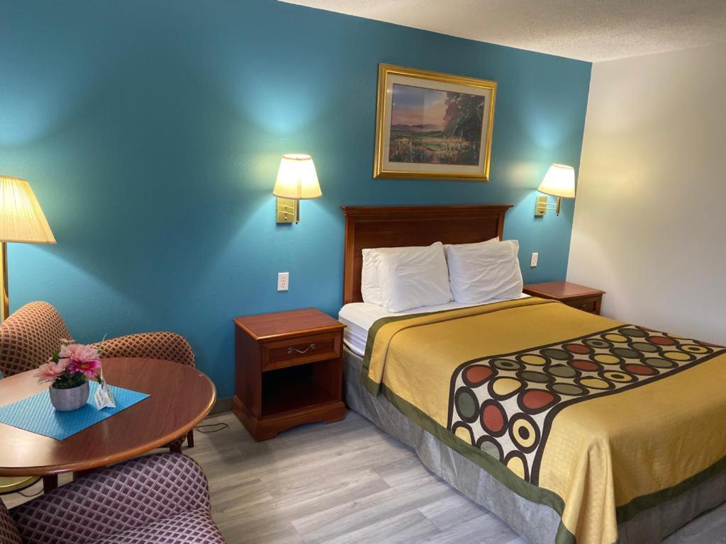 Americas Best Value Inn West Frankfort photo 4
