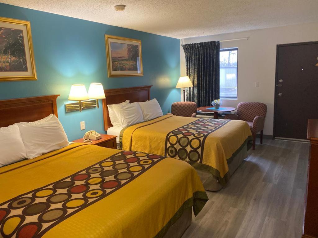 Americas Best Value Inn West Frankfort photo 14