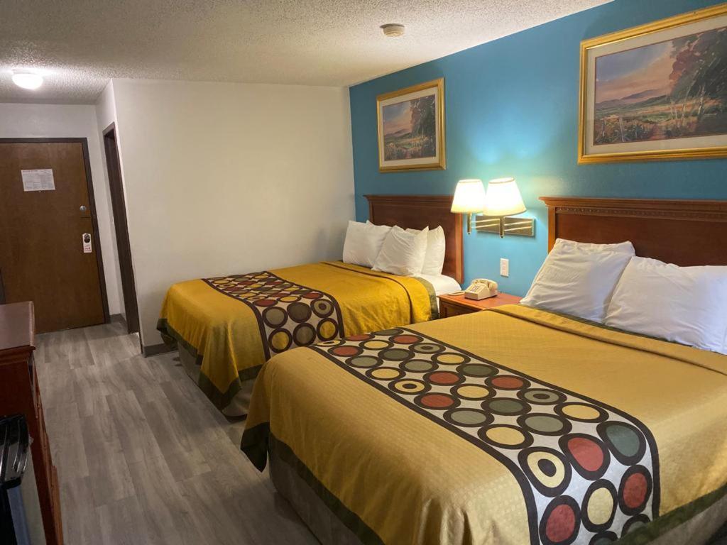 Americas Best Value Inn West Frankfort photo 15