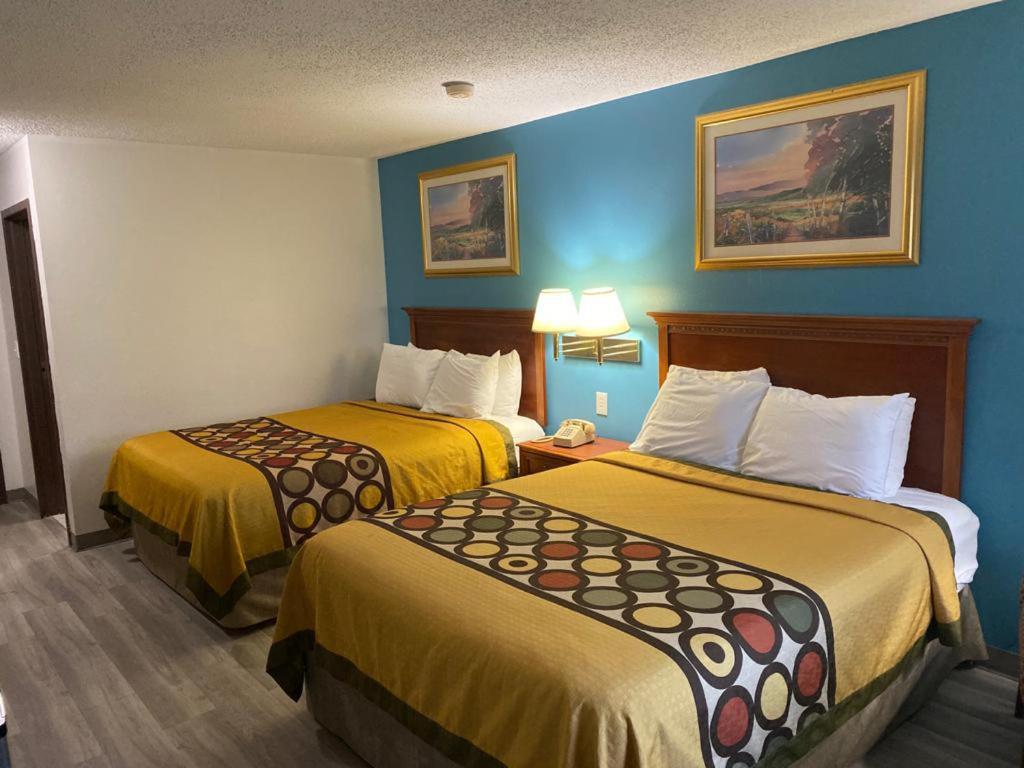 Americas Best Value Inn West Frankfort photo 16