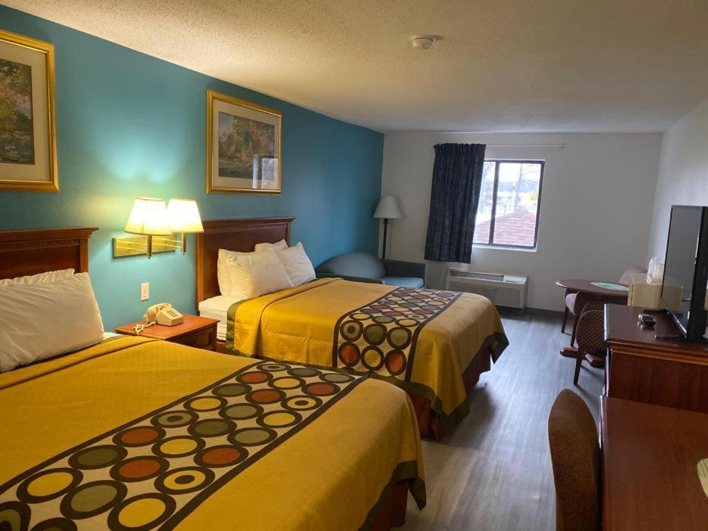 Americas Best Value Inn West Frankfort photo 10