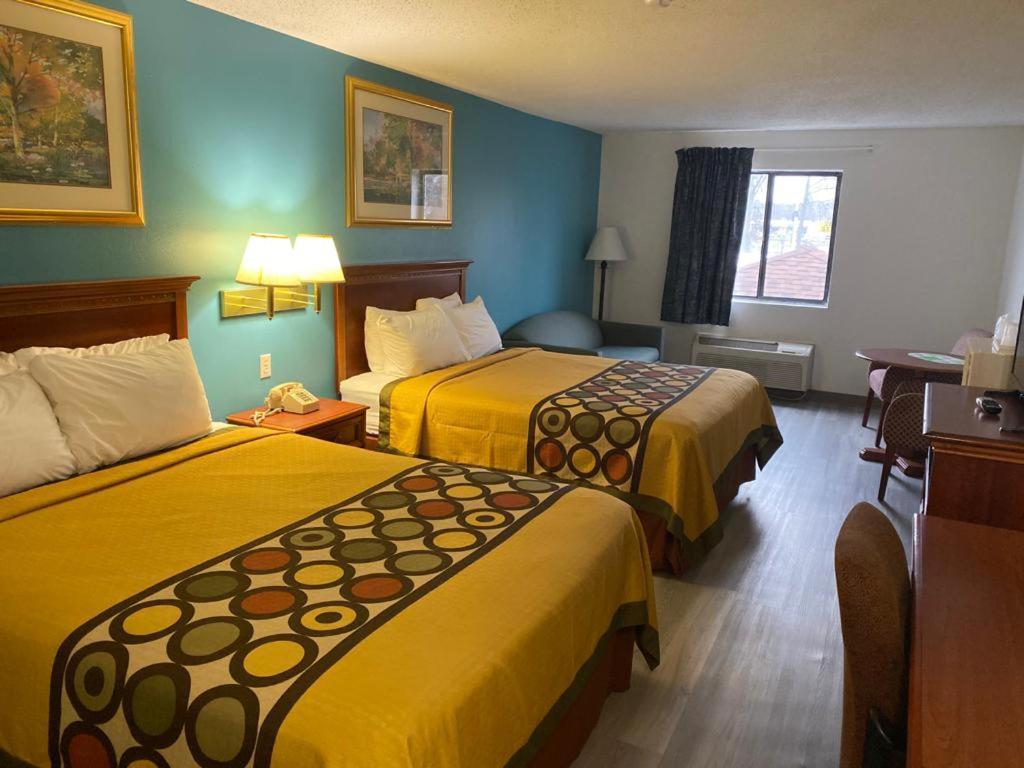 Americas Best Value Inn West Frankfort photo 13