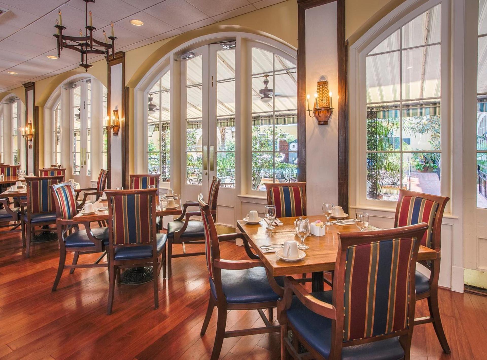 Holiday Inn Hotel French Quarter-Chateau Lemoyne by IHG photo 5
