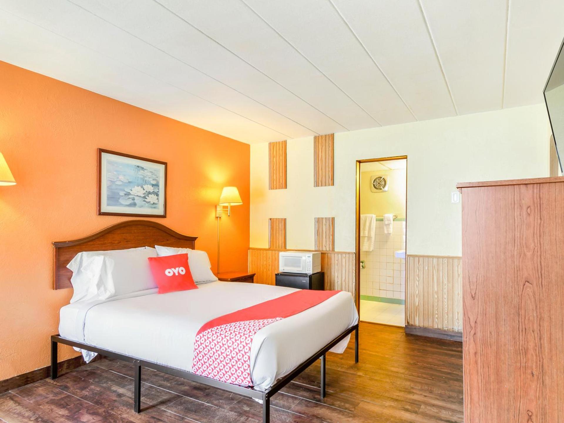 OYO Hotel Downtown Peoria I-74 photo 28
