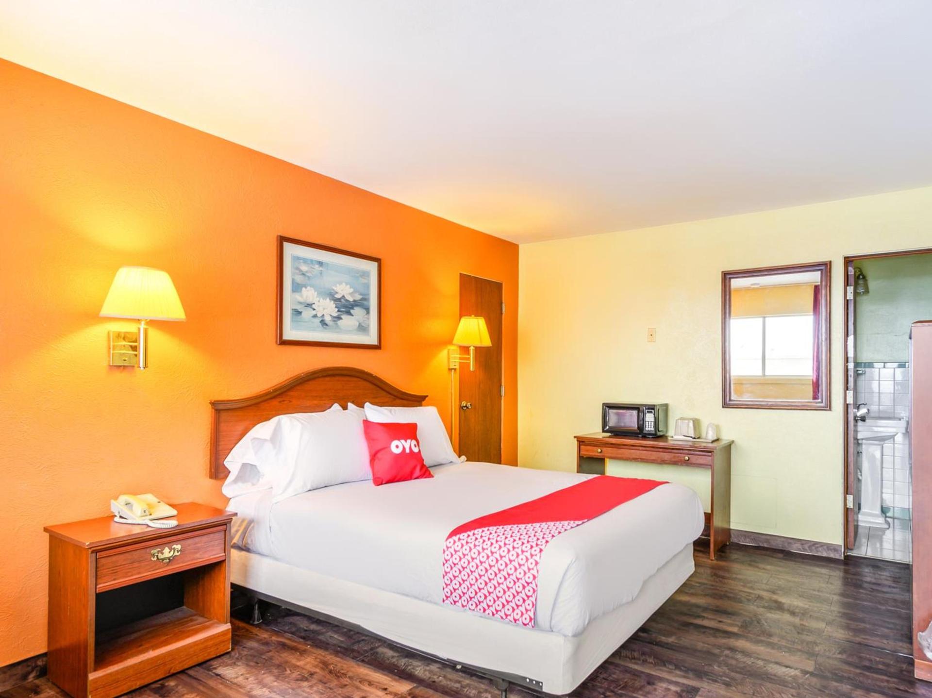 OYO Hotel Downtown Peoria I-74 photo 48