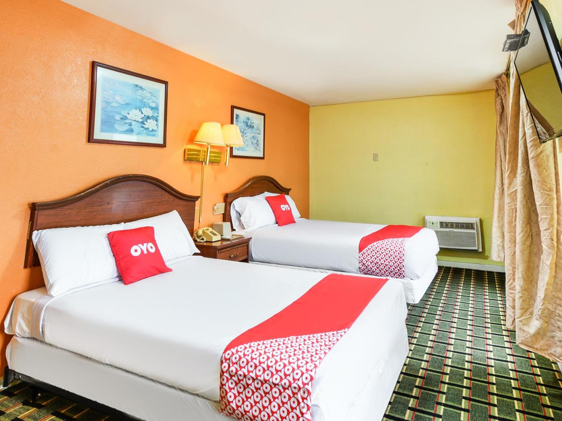 OYO Hotel Downtown Peoria I-74 photo 33