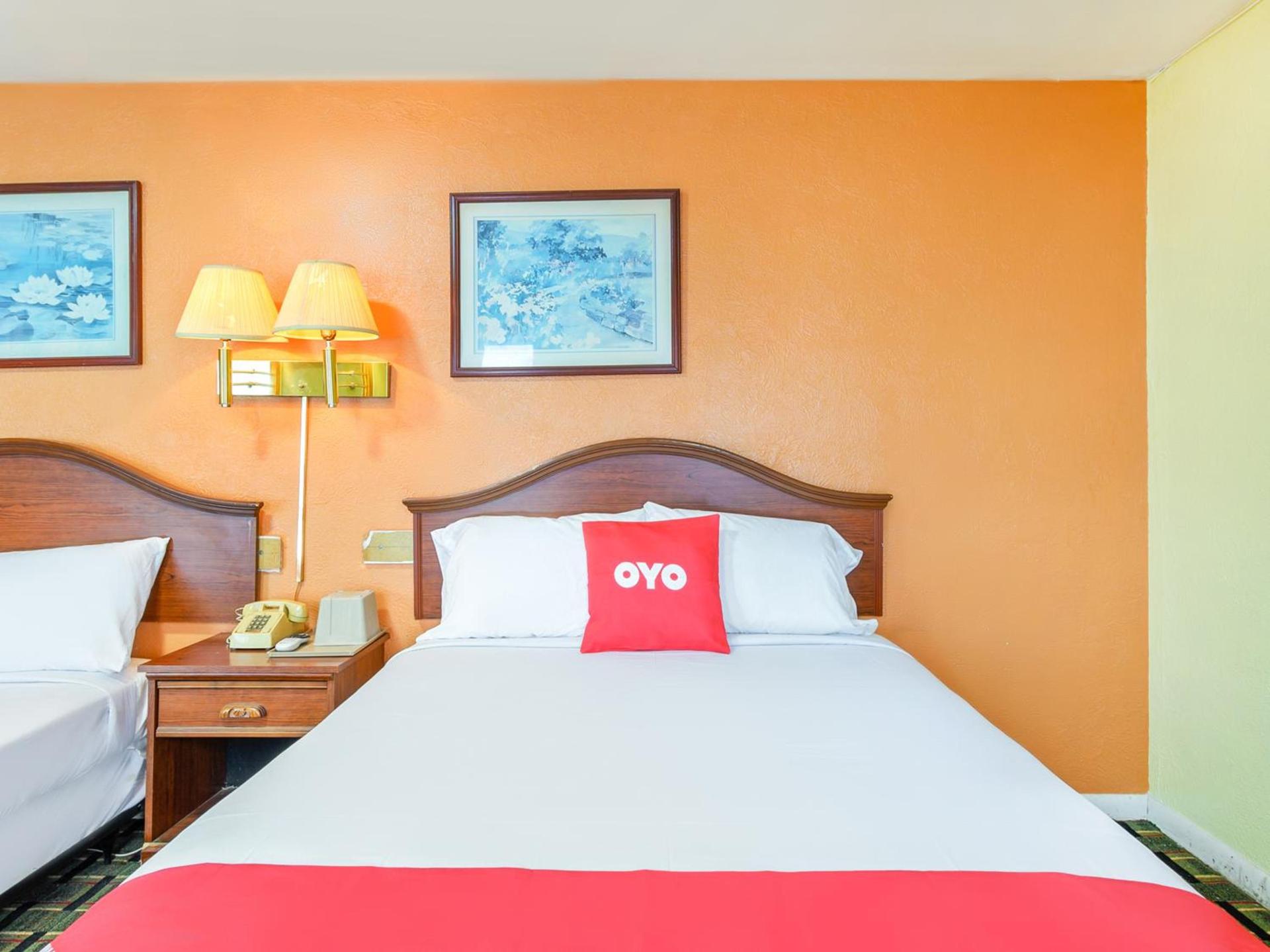 OYO Hotel Downtown Peoria I-74 photo 30