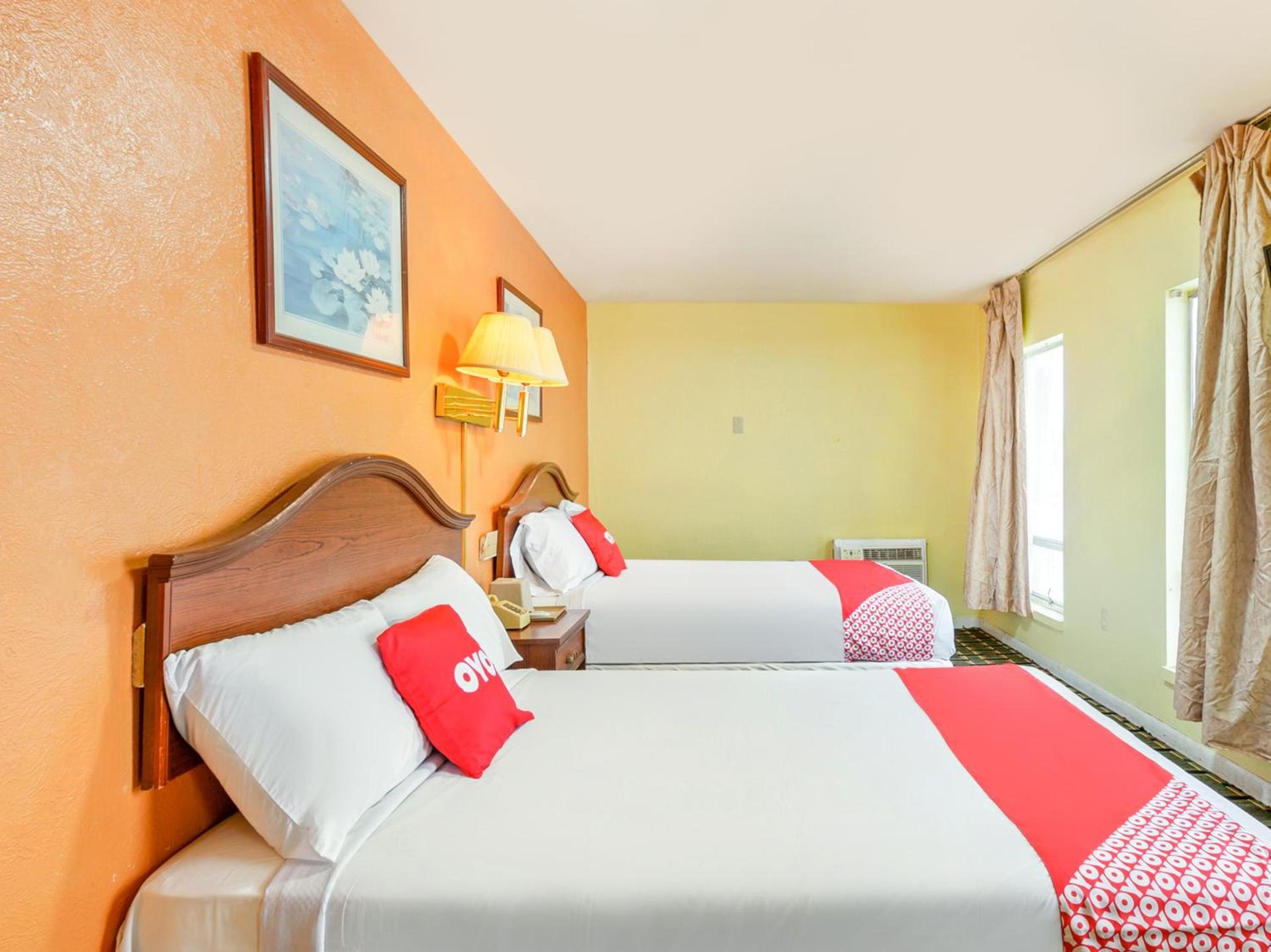 OYO Hotel Downtown Peoria I-74 photo 56