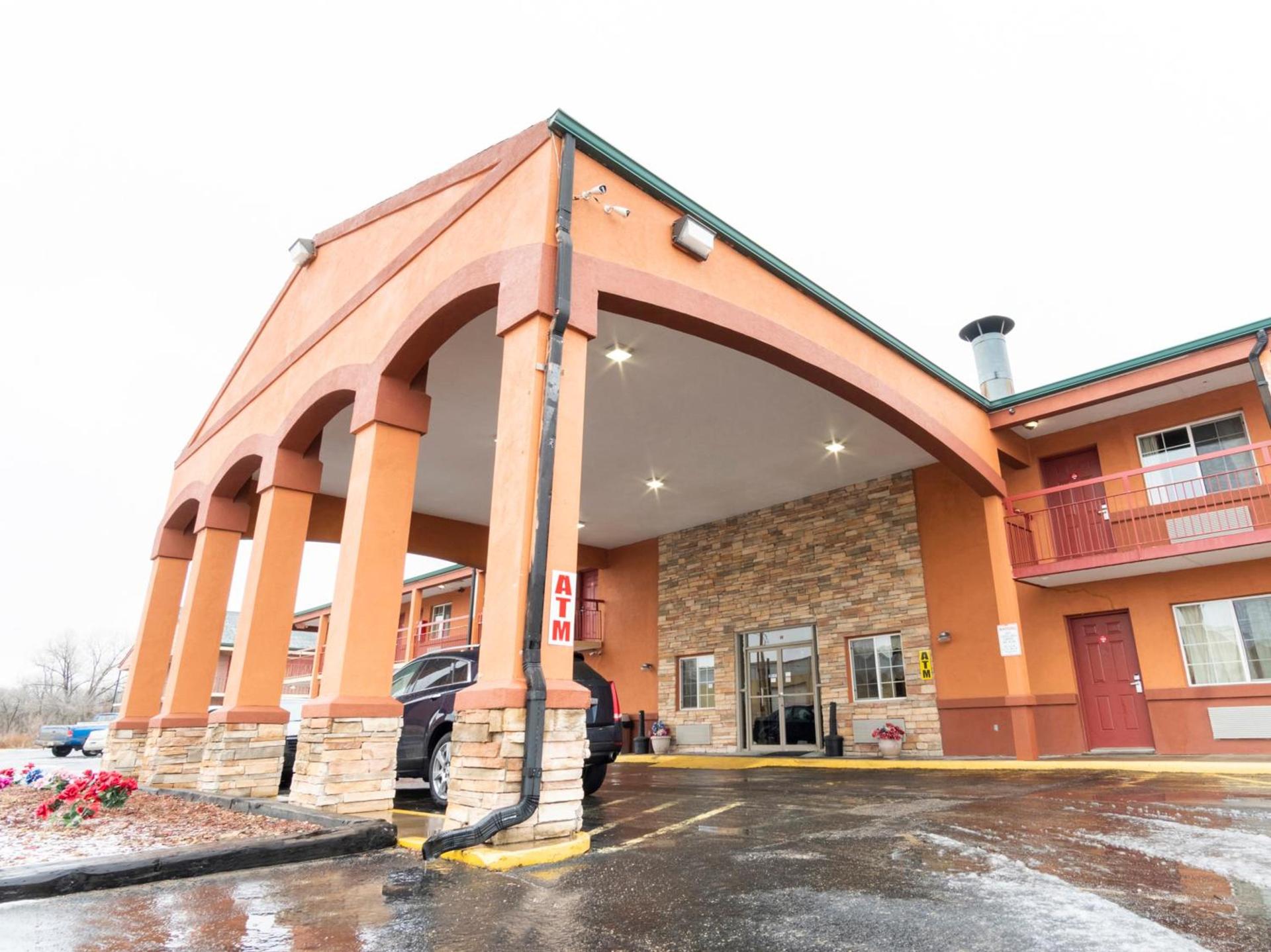 Budget host inn photo 1