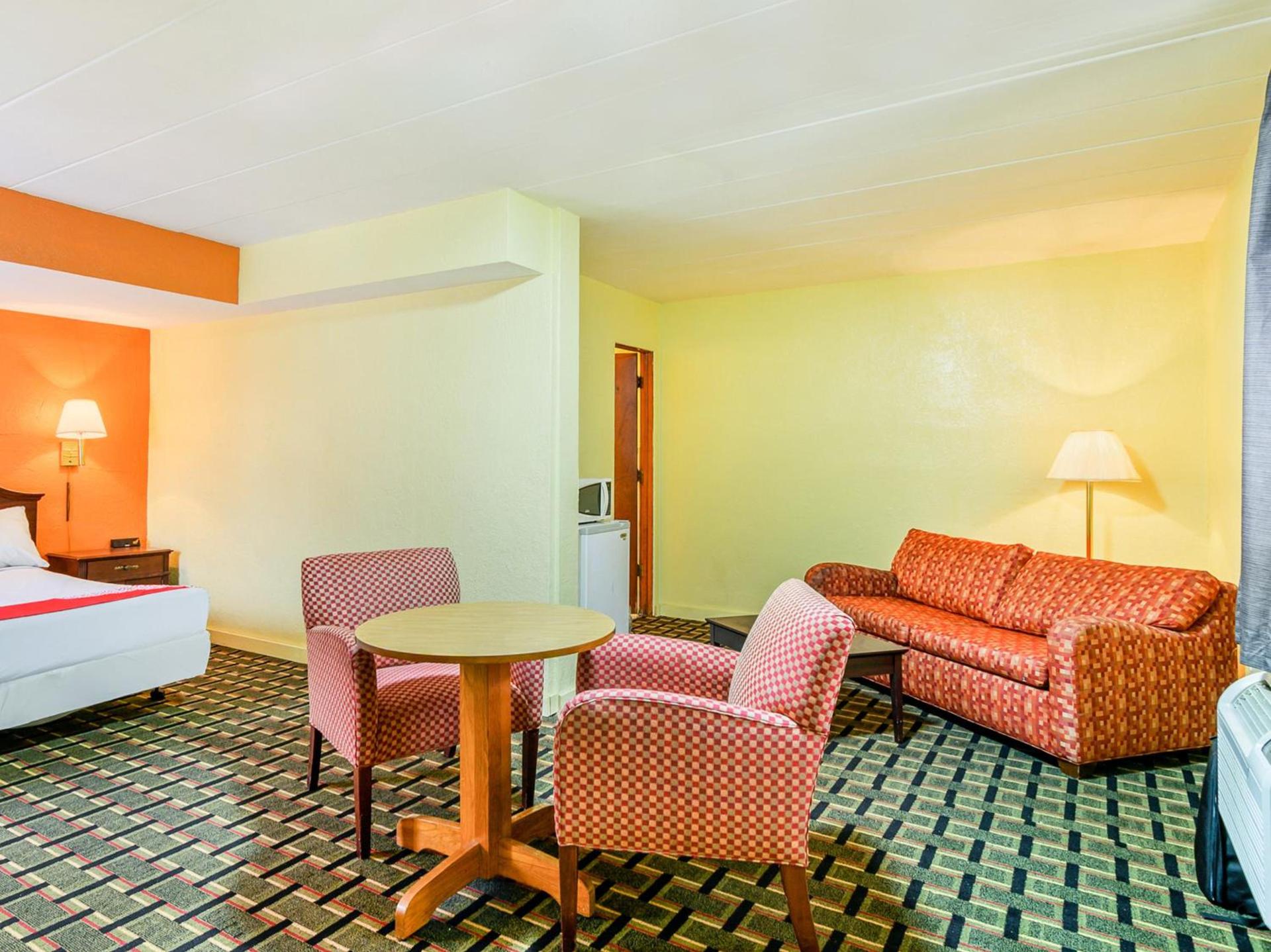 OYO Hotel Downtown Peoria I-74 photo 39