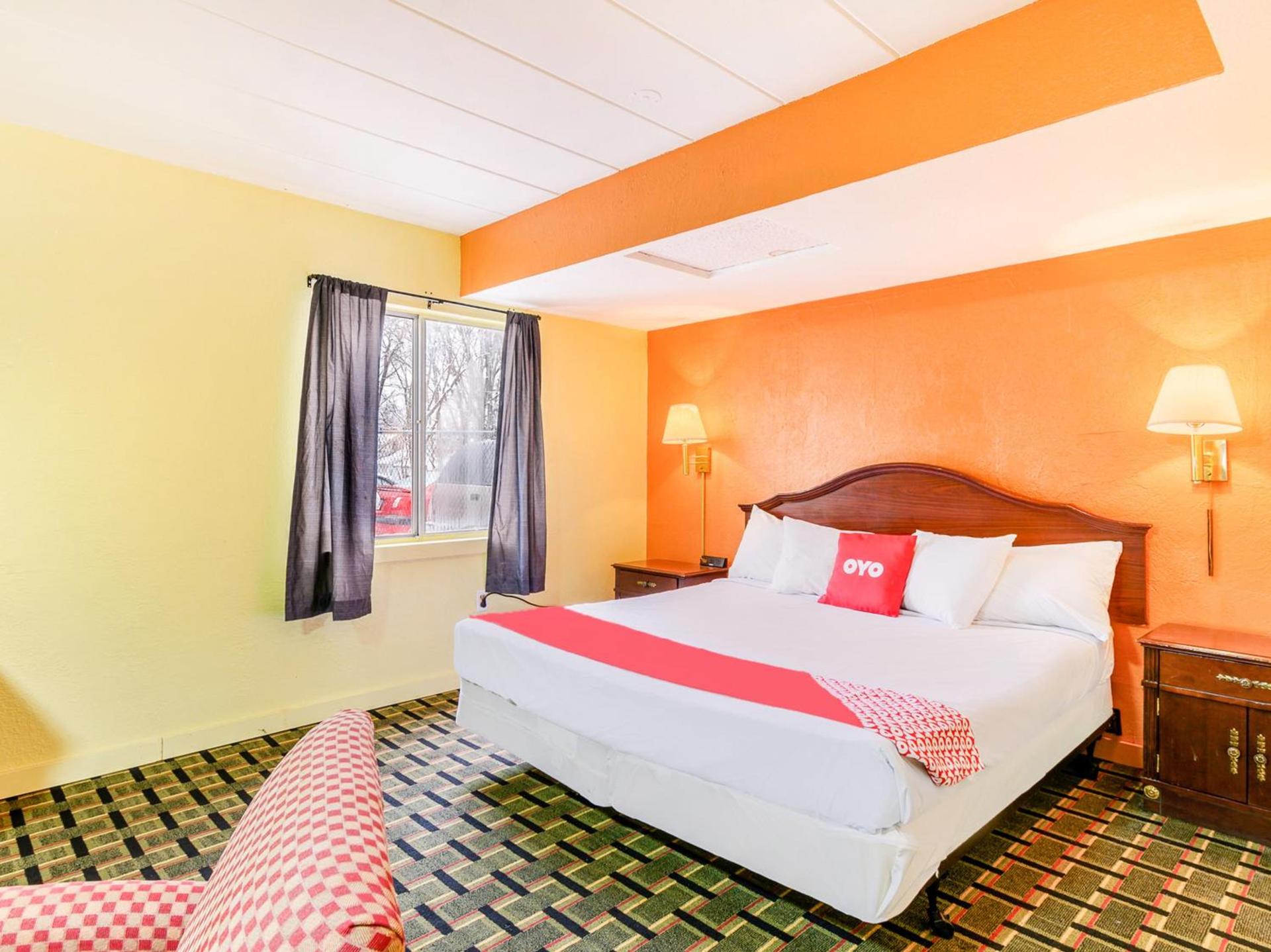 OYO Hotel Downtown Peoria I-74 photo 53