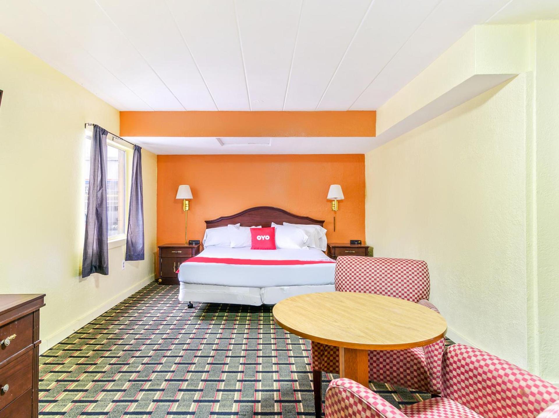 OYO Hotel Downtown Peoria I-74 photo 55