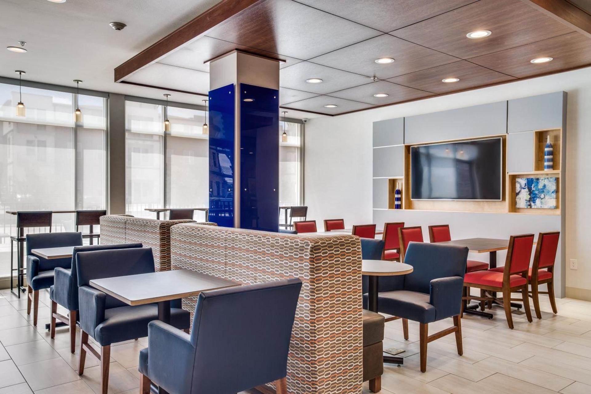 Holiday Inn Express & Suites - Denton South by IHG photo 11