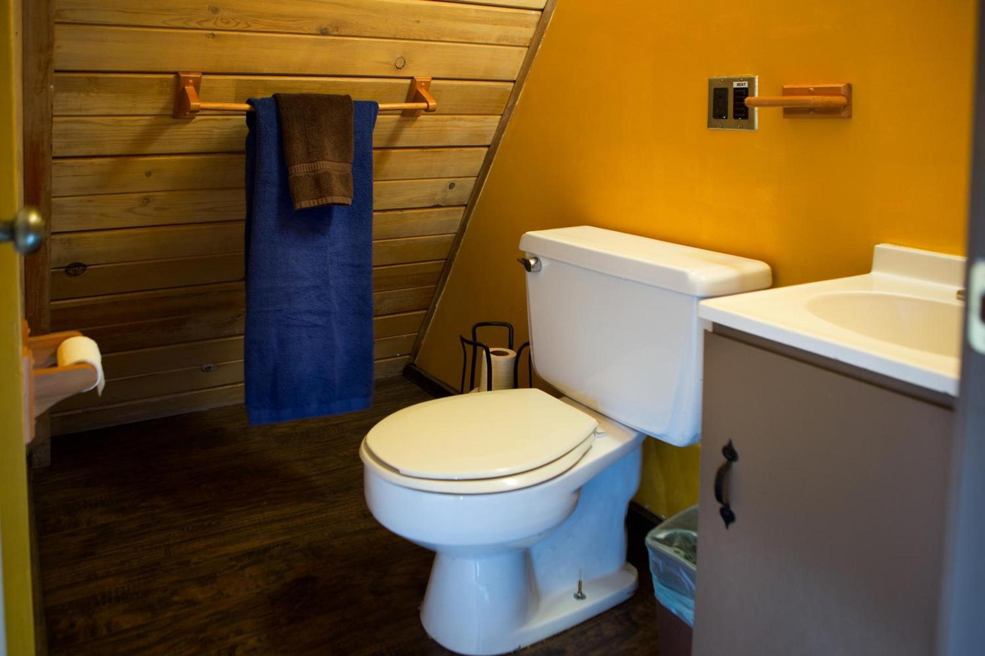 Hicksville Pines Chalets & Motel photo 61