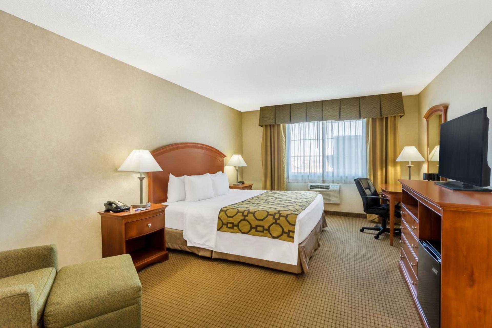 Baymont by Wyndham Fort Morgan photo 38