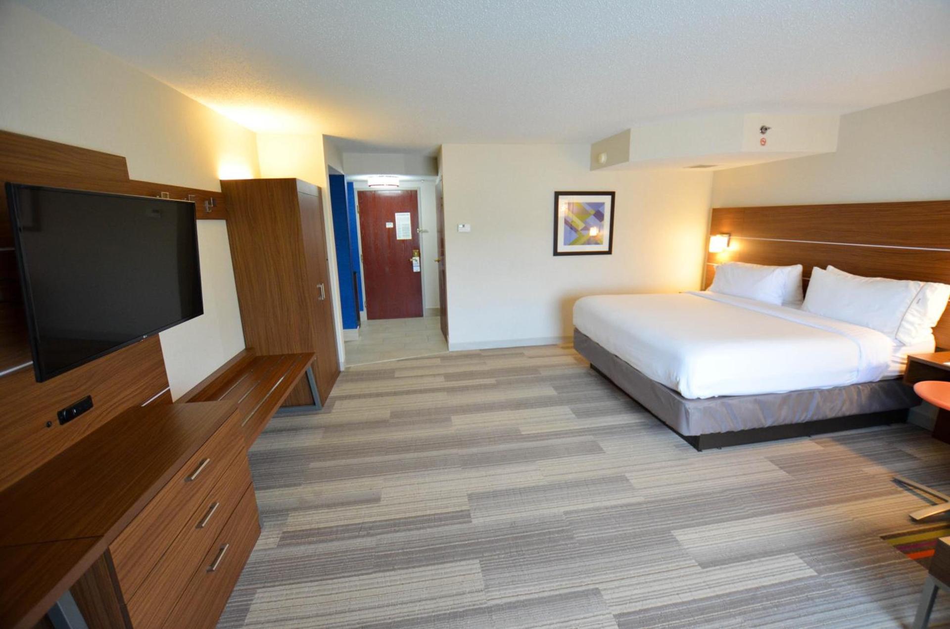 Holiday Inn Express Pittsburgh-Bridgeville by IHG photo 16