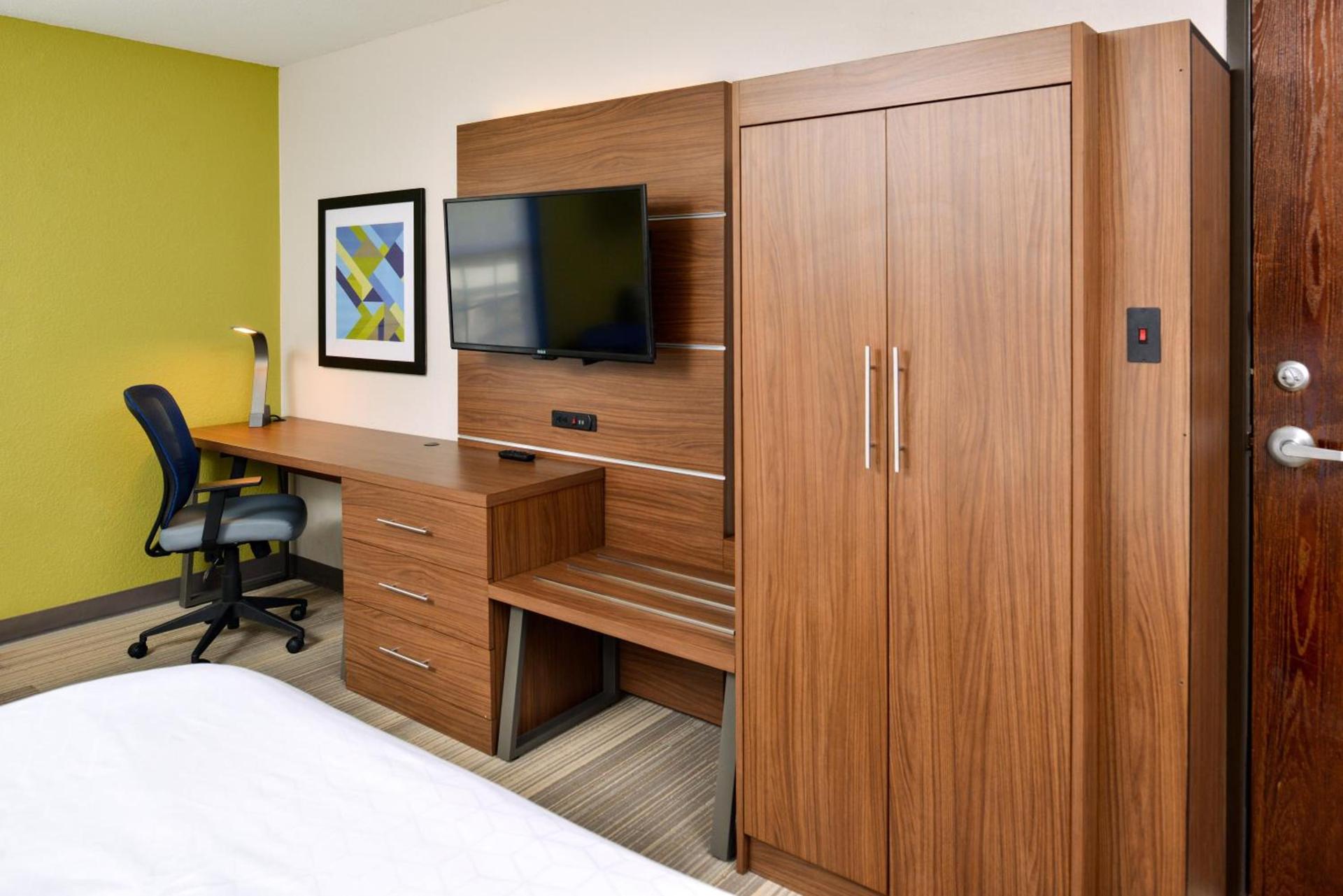 Holiday Inn Express Hotel & Suites North Kansas City by IHG photo 29
