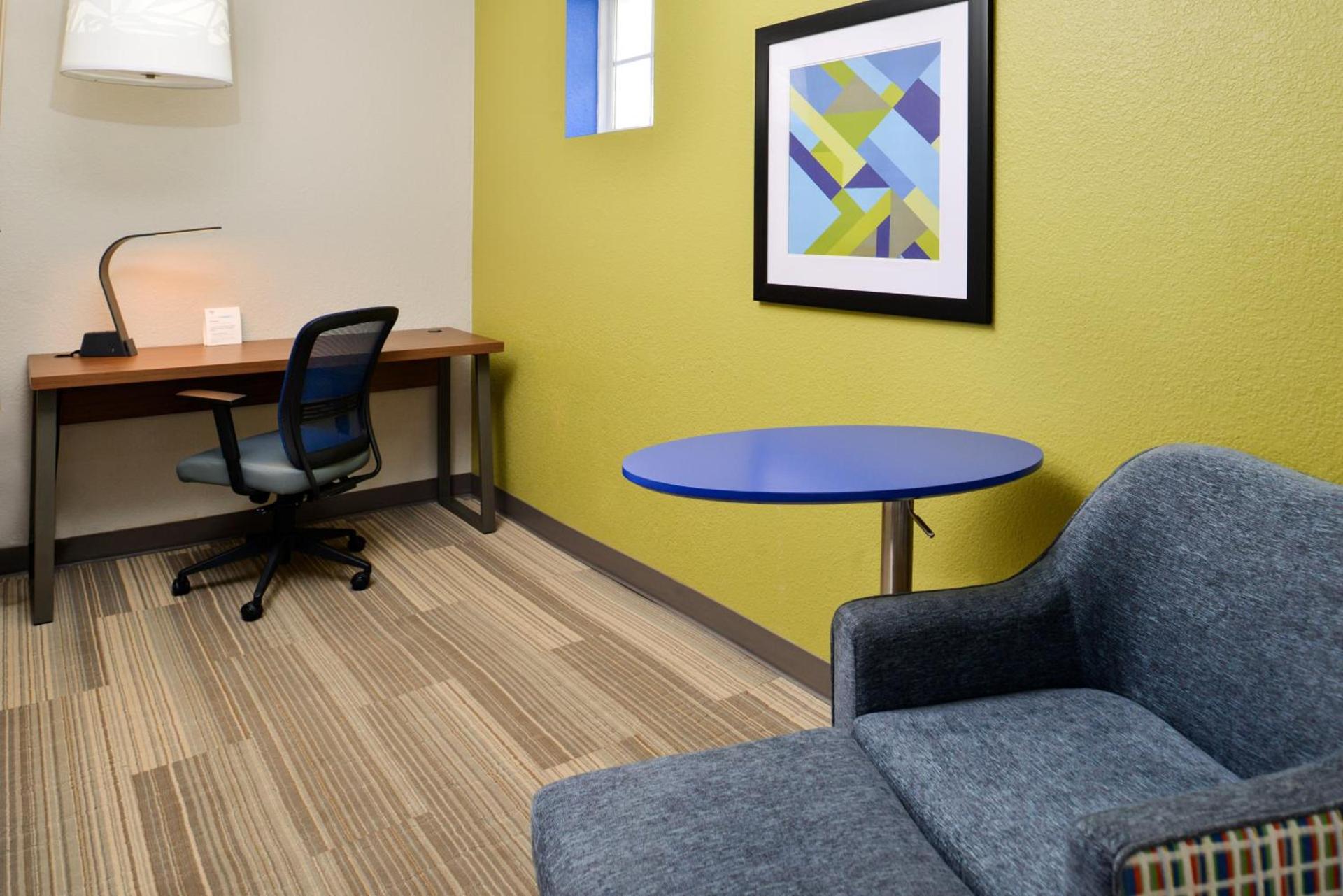 Holiday Inn Express Hotel & Suites North Kansas City by IHG photo 25