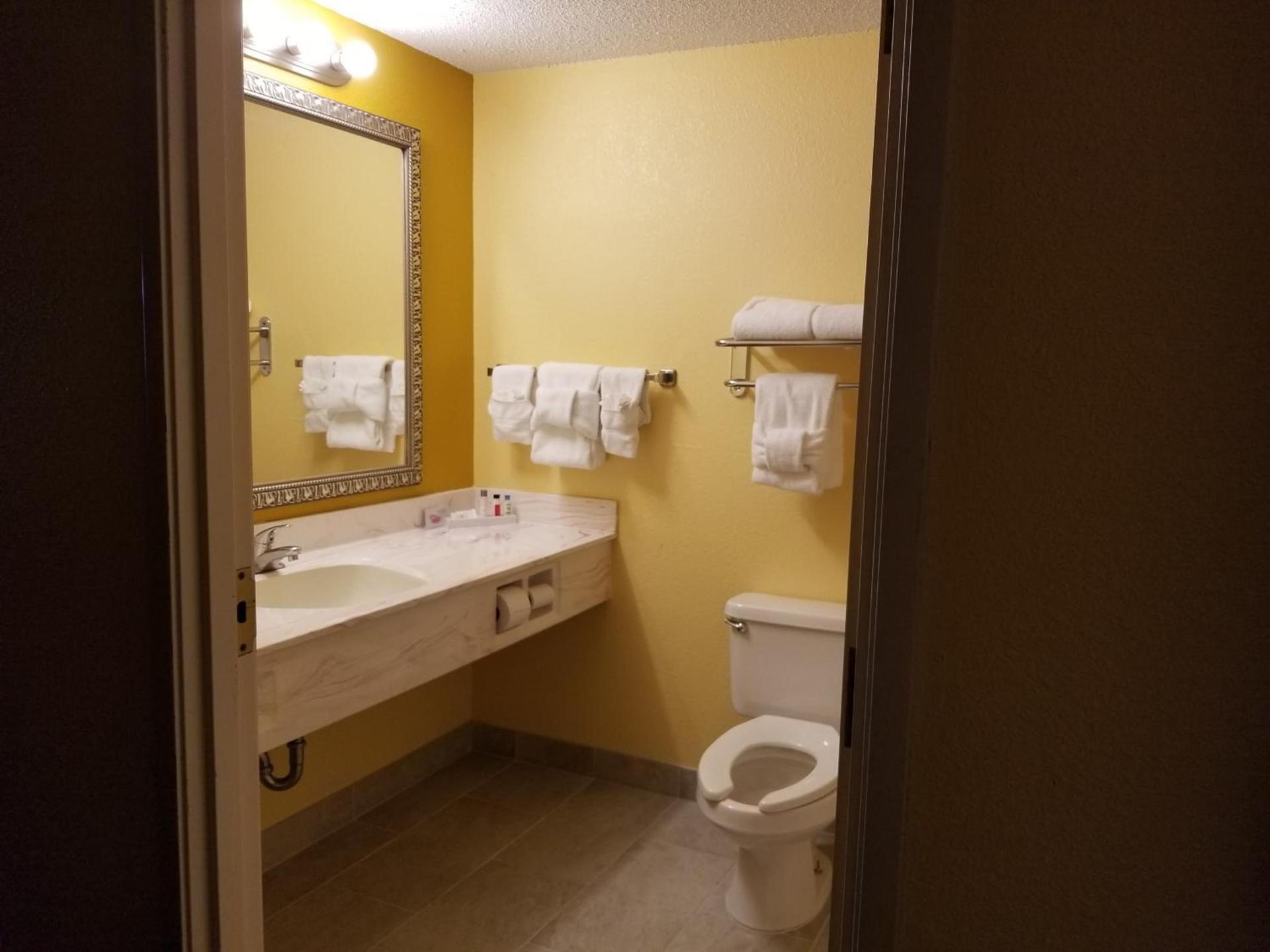 Comstock Inn & Conference Center photo 7