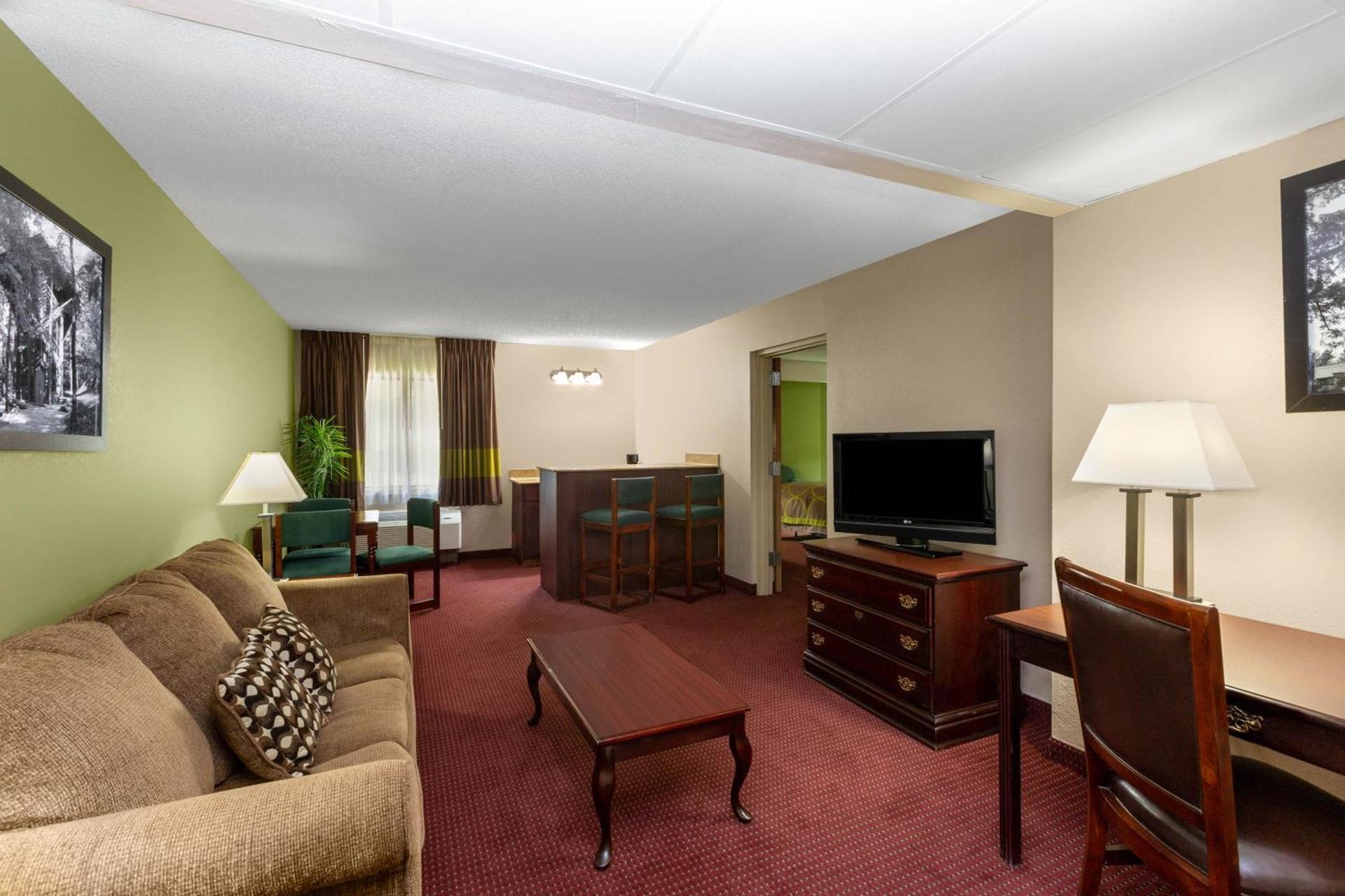 Super 8 by Wyndham Eureka Springs photo 24