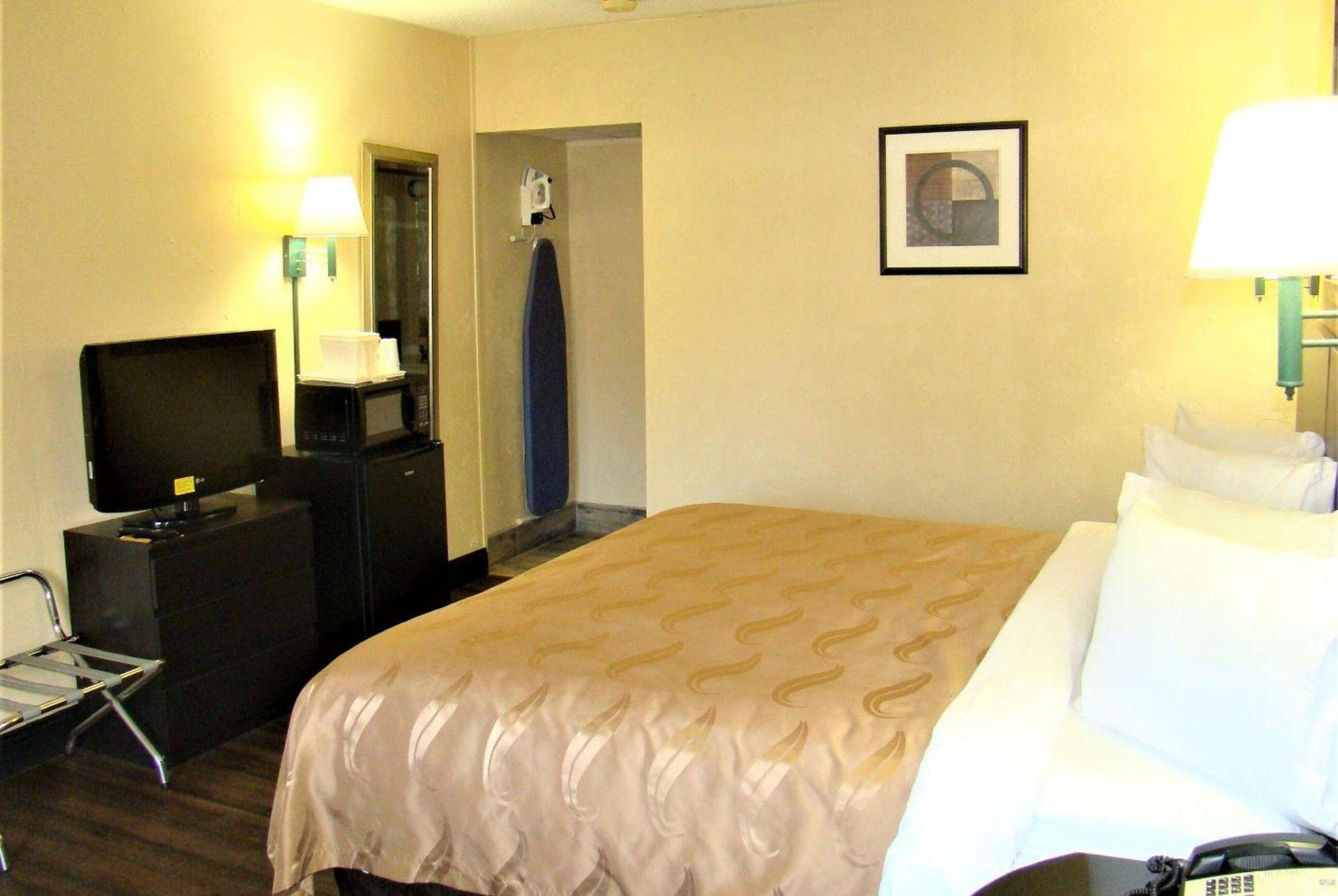 Baymont by Wyndham Front Royal Near Shenandoah National Park photo 9