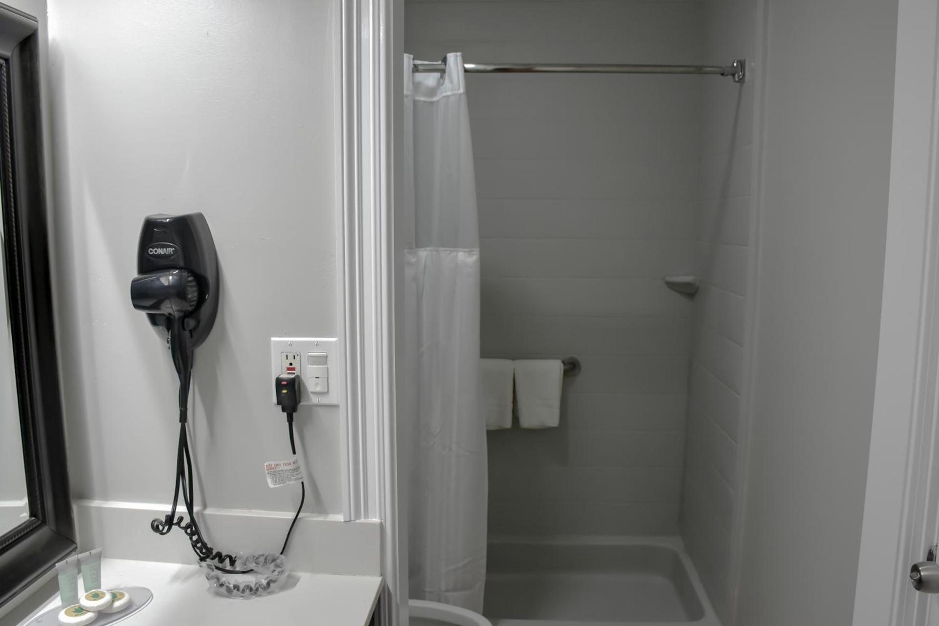 Destin Inn & Suites photo 14