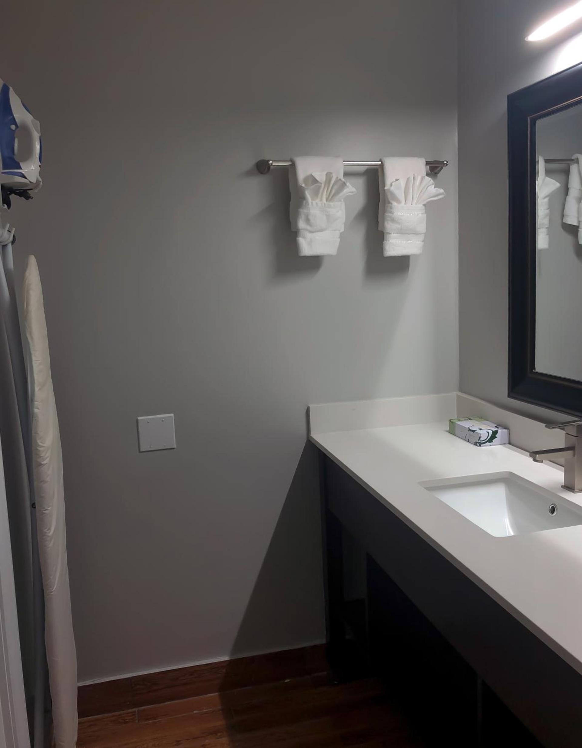 Destin Inn & Suites photo 13