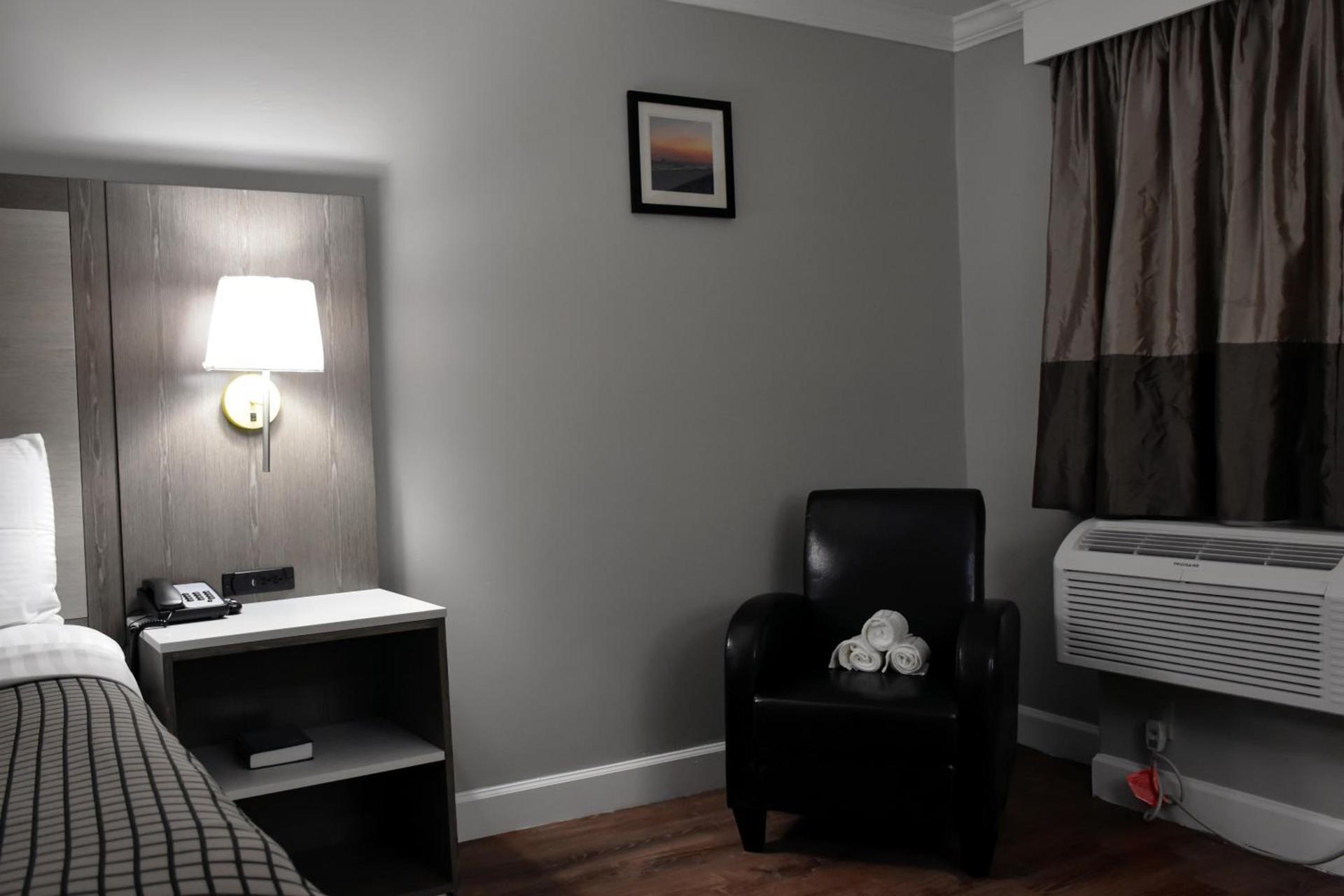 Destin Inn & Suites photo 11