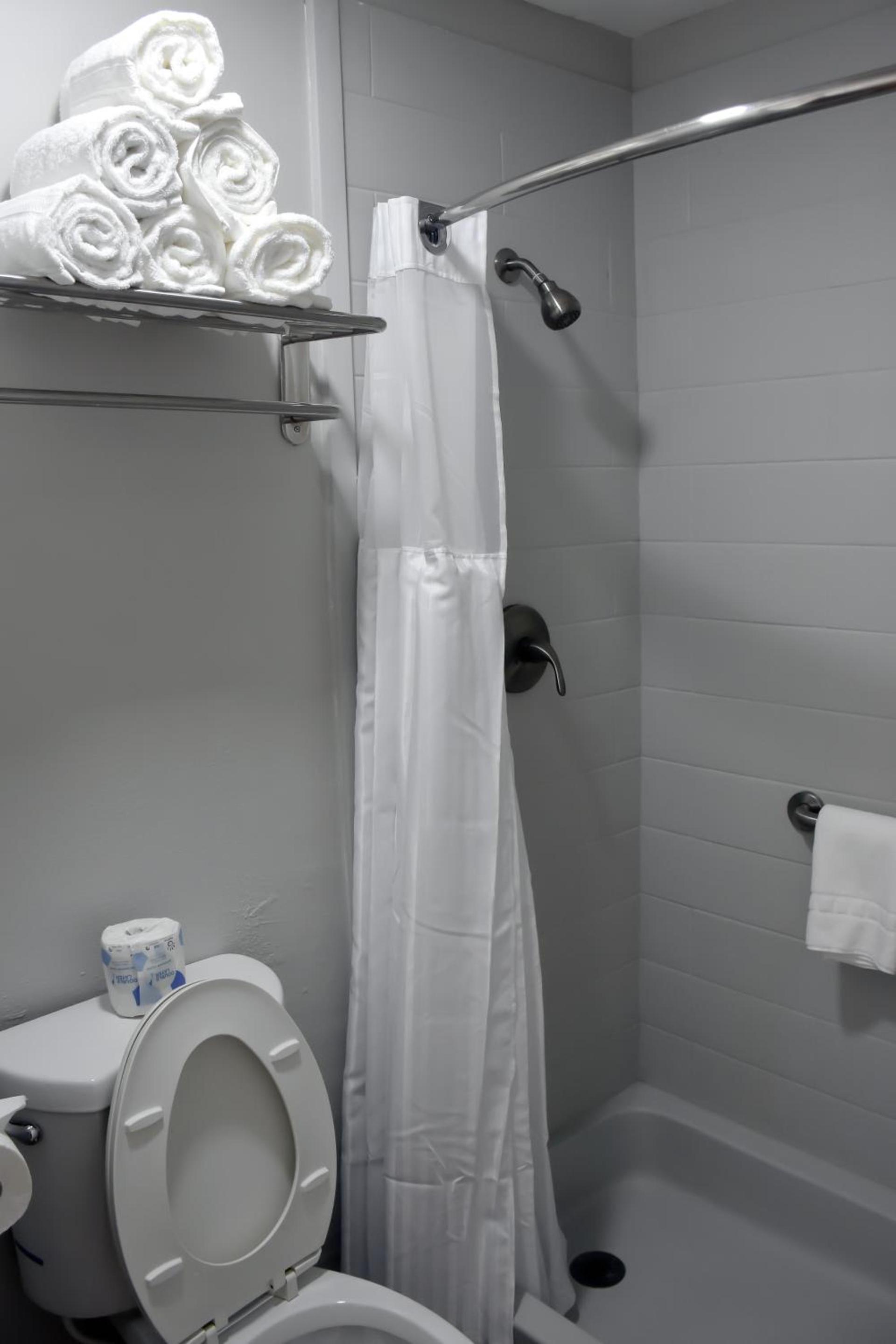 Destin Inn & Suites photo 15