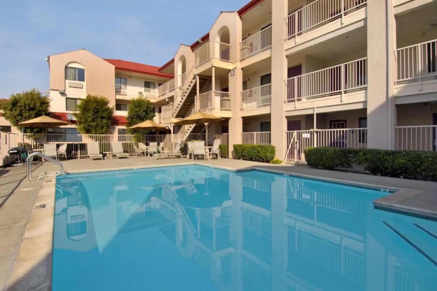 California Inn and Suites, Rancho Cordova photo 2