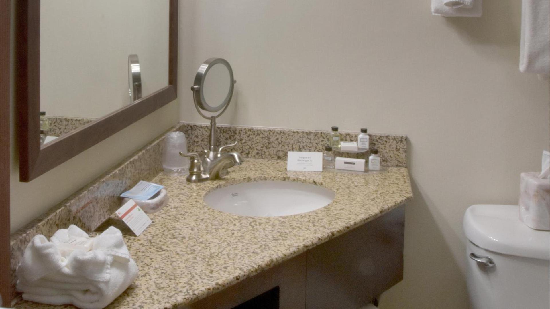 Crowne Plaza Cleveland Airport by IHG photo 17