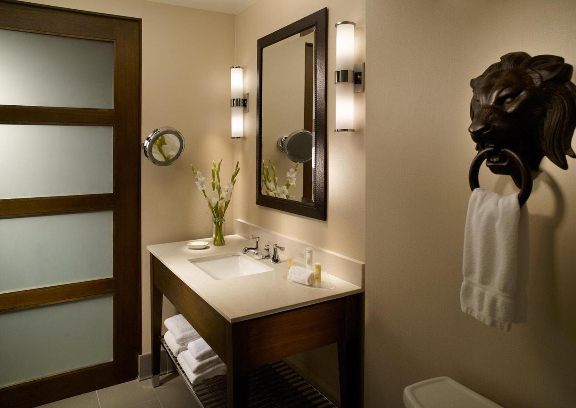 Crowne Plaza Charleston by IHG photo 90