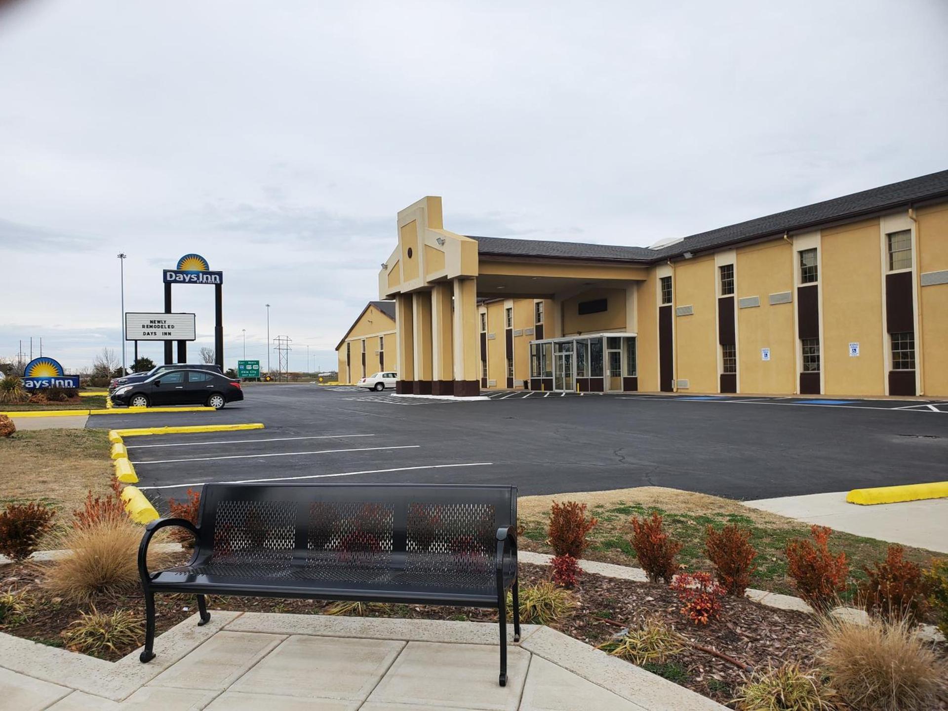 Days Inn by Wyndham Lawton photo 3