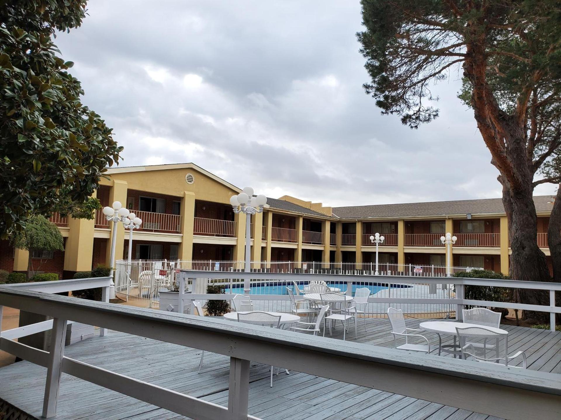 Days Inn by Wyndham Lawton photo 36