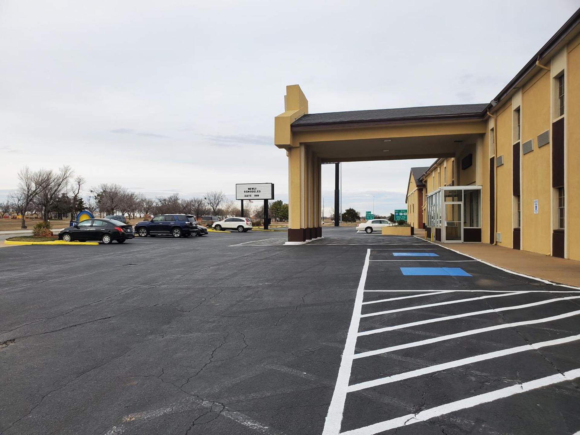 Days Inn by Wyndham Lawton photo 4