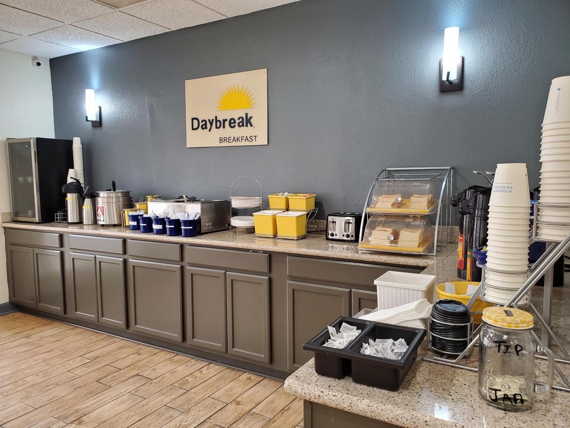 Days Inn by Wyndham Lawton photo 38