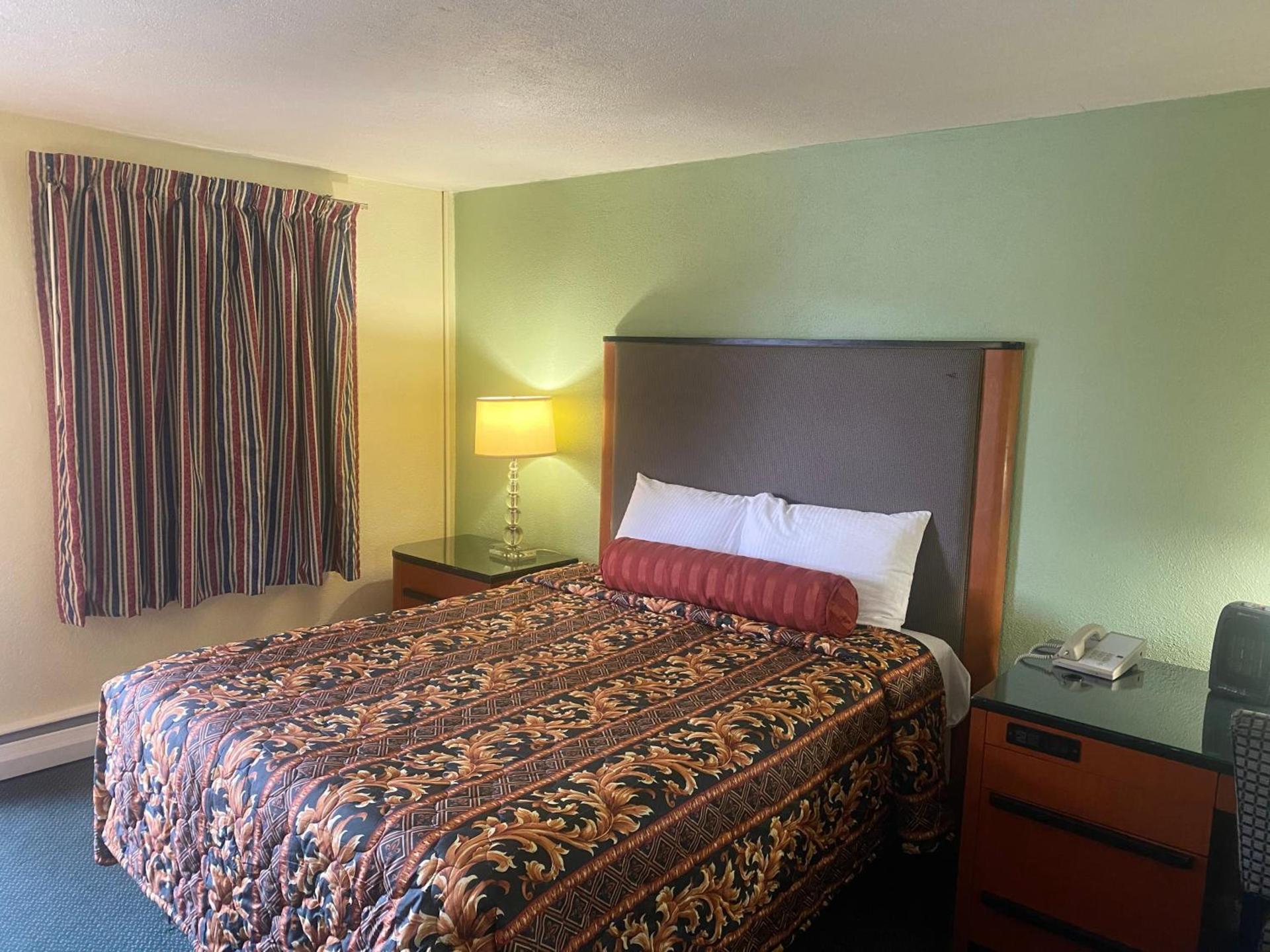 Sentinel Motel photo 43