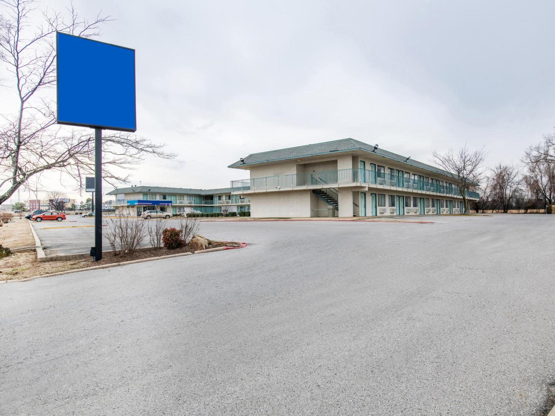 Regency Inn Tulsa photo 10