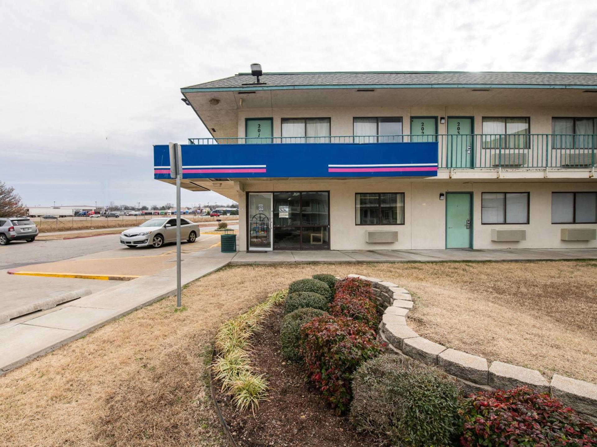 Regency Inn Tulsa photo 6