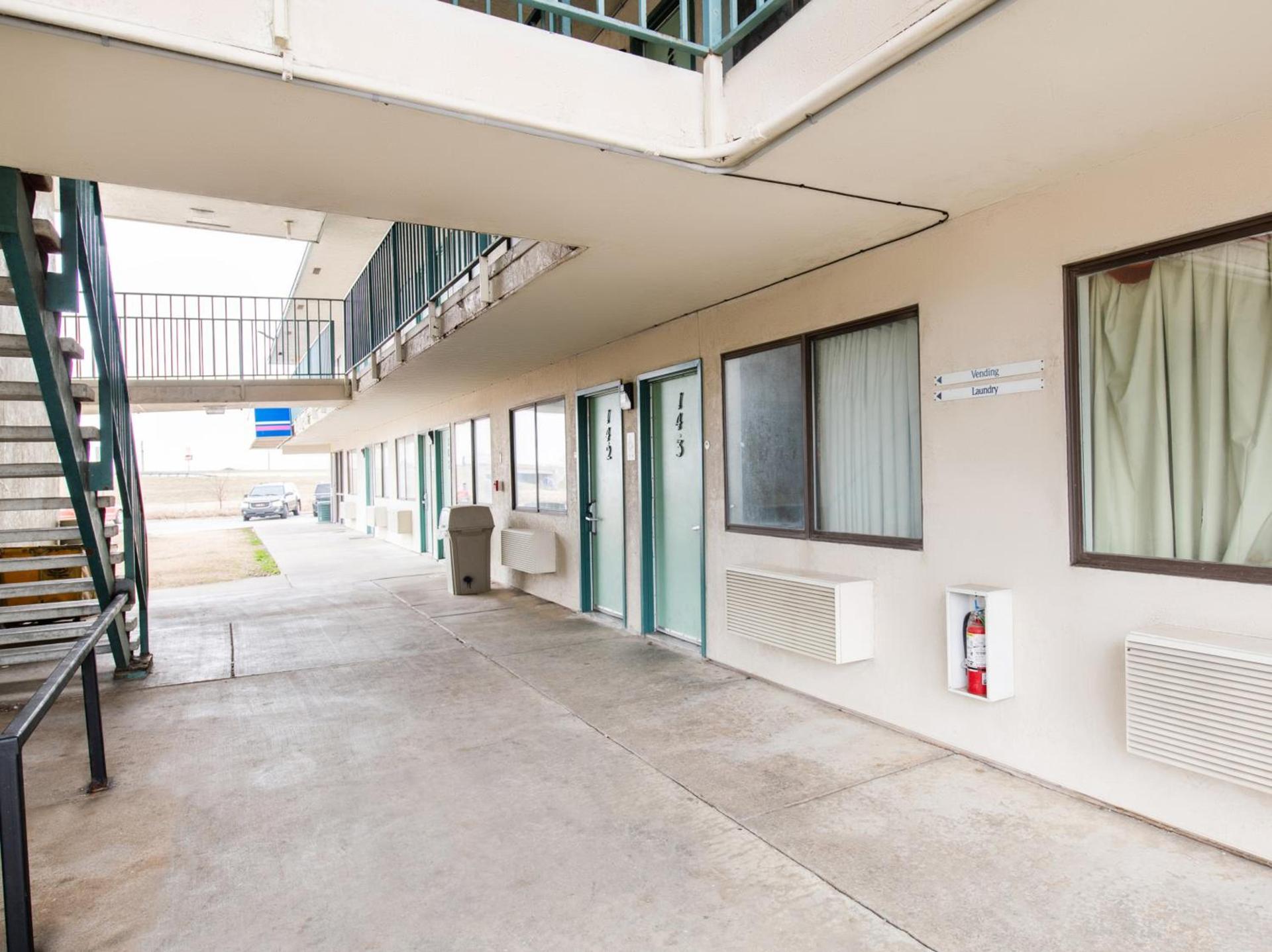 Regency Inn Tulsa photo 11