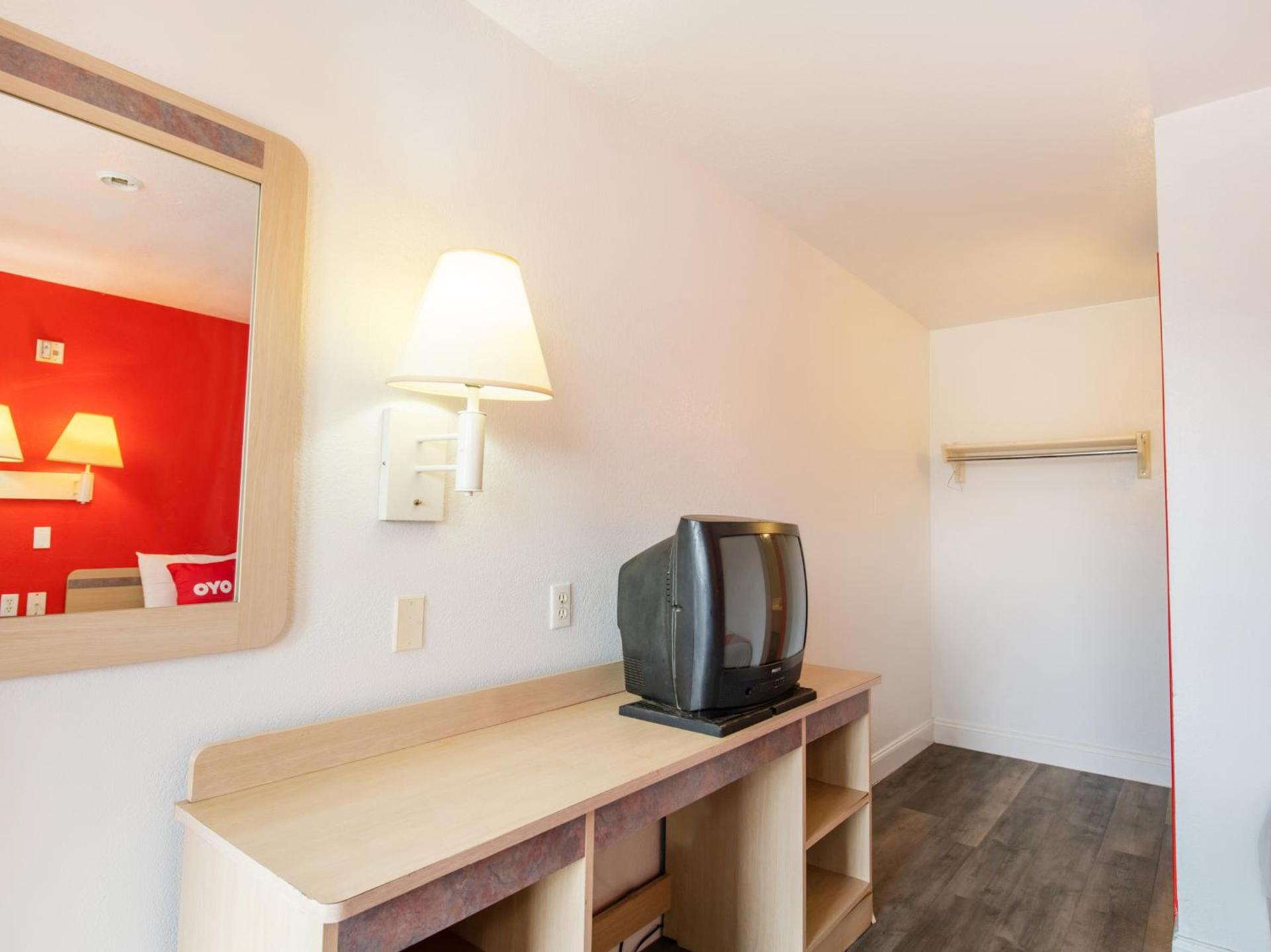 Regency Inn Tulsa photo 16