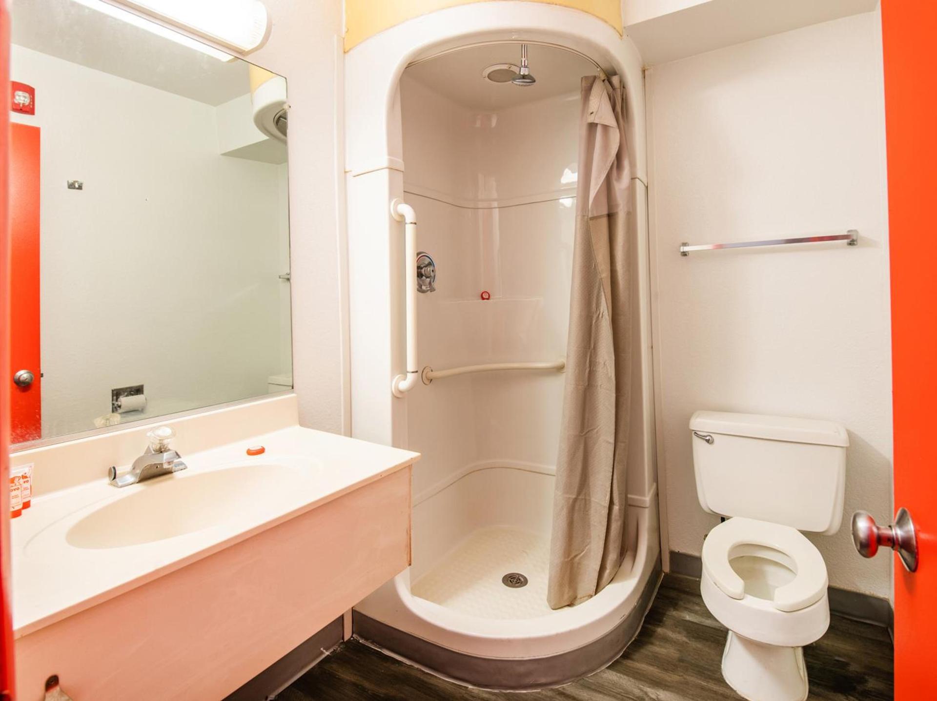 Regency Inn Tulsa photo 18